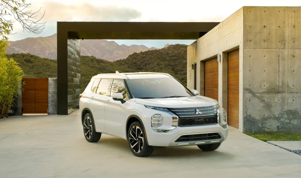 2022 Outlander Launch Hero Image
