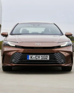 2024 newcamry executive bronze static 003