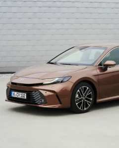 2024 newcamry executive bronze static 004