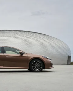2024 newcamry executive bronze static 008