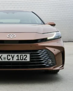 2024 newcamry executive bronze static 010
