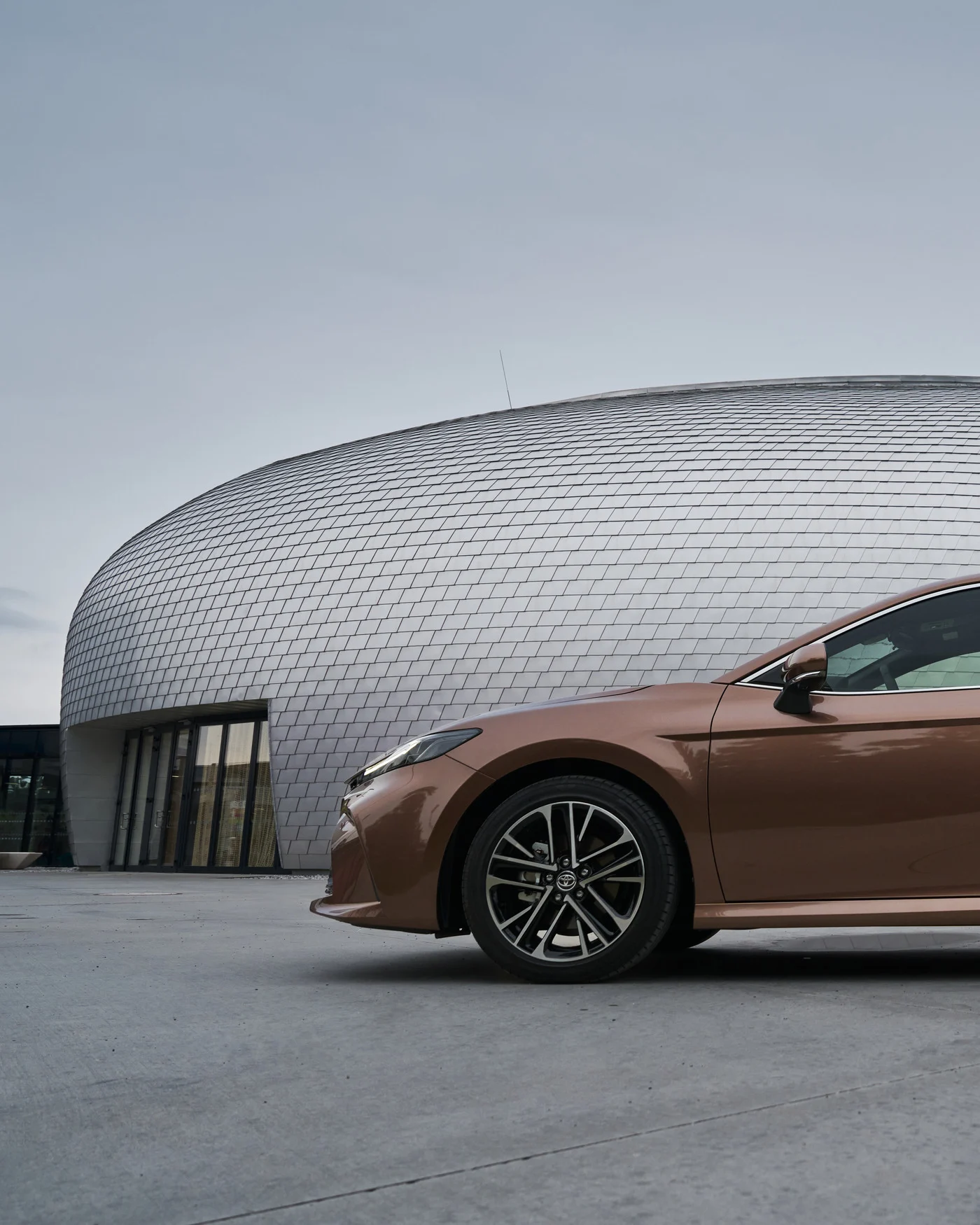 2024-newcamry-executive-bronze-static-011