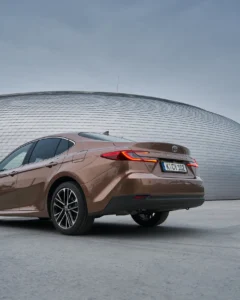 2024 newcamry executive bronze static 012