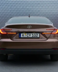 2024 newcamry executive bronze static 013
