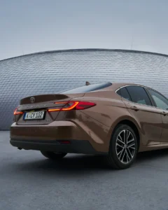 2024 newcamry executive bronze static 014