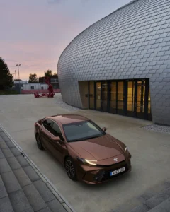 2024 newcamry executive bronze static 015