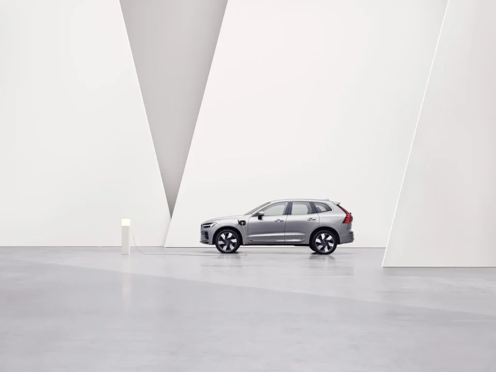 294985 XC60 Recharge T8 Silver Dawn