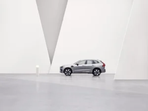 294985 XC60 Recharge T8 Silver Dawn