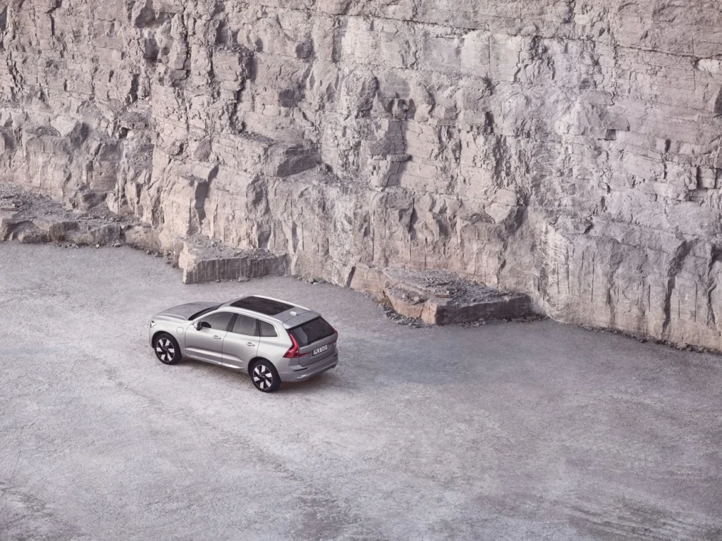 294986 XC60 Recharge T8 Silver Dawn