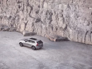 294986 XC60 Recharge T8 Silver Dawn