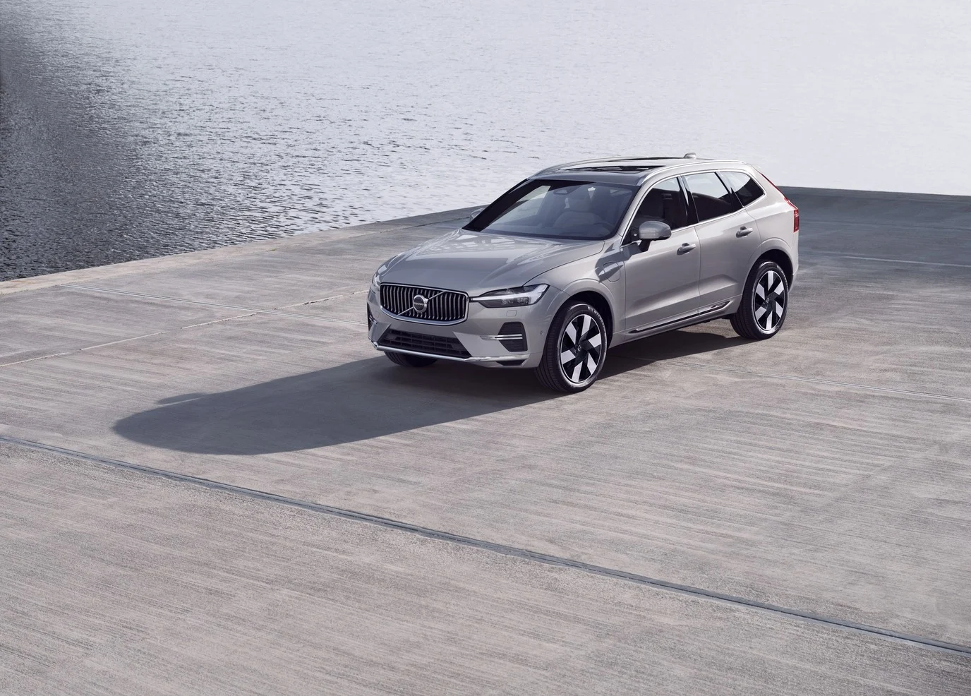 294987 XC60 Recharge T8 Silver Dawn
