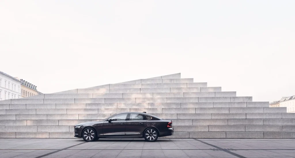 295008 S90 Recharge T8 AWD Platinum Grey