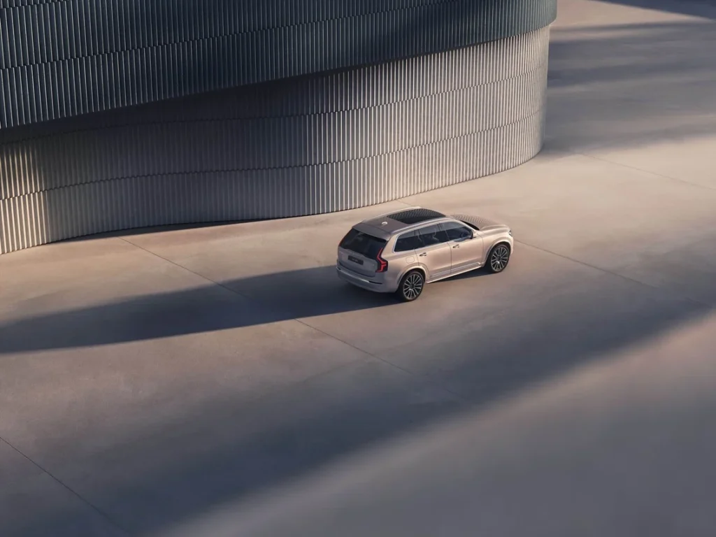 331877 New Volvo XC90 exterior