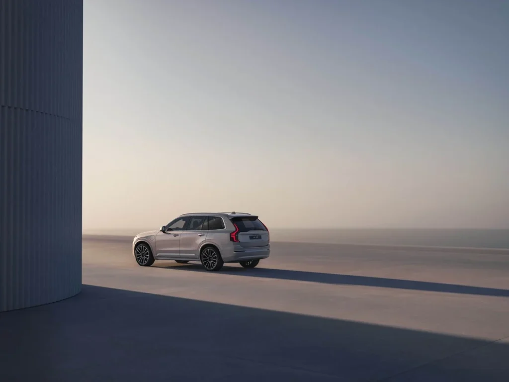 331878 New Volvo XC90 exterior