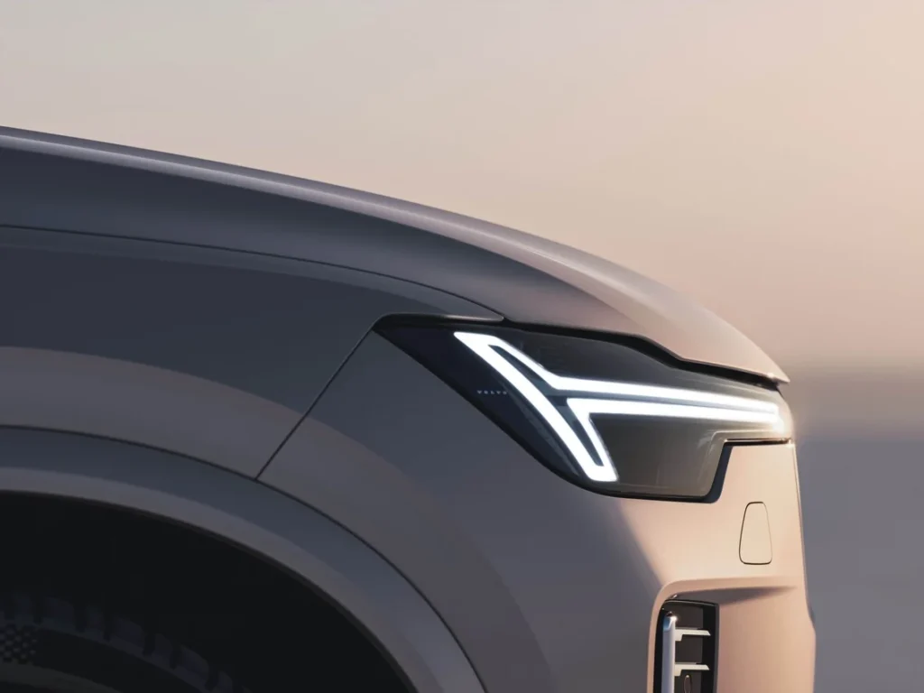 331880 New Volvo XC90 exterior