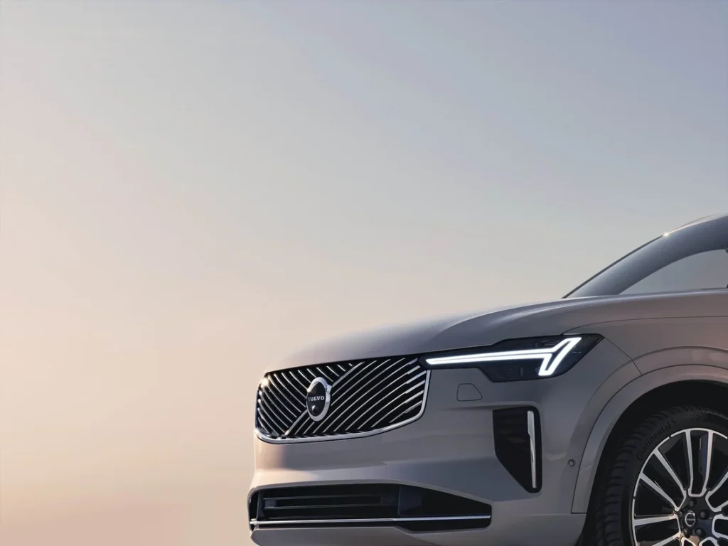 331881 New Volvo XC90 exterior