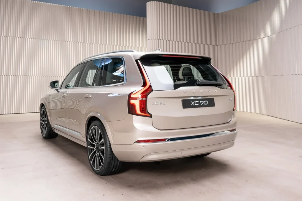 333136 New Volvo XC90 studio still