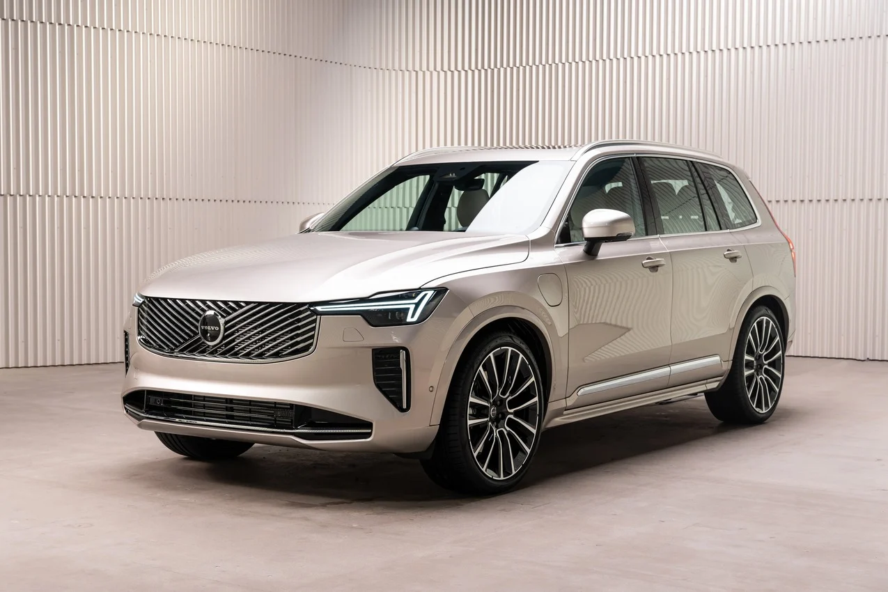 333142 New Volvo XC90 studio still