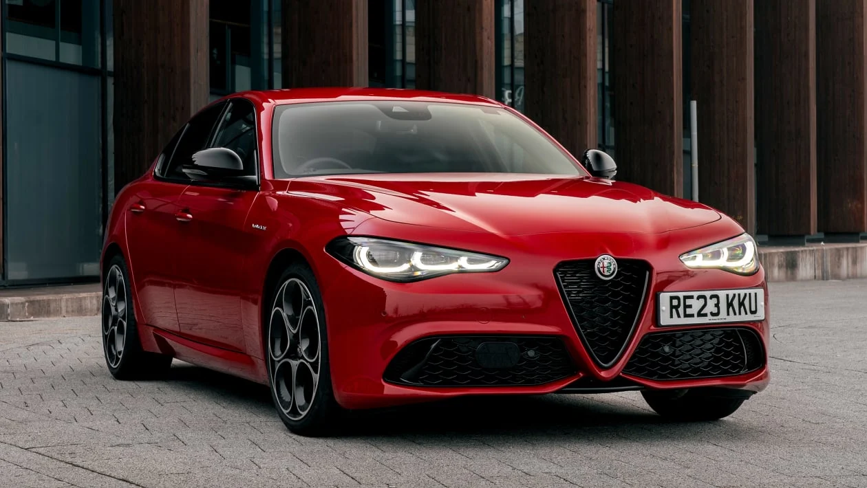 Alfa Romeo Giulia 2023-17 (1)