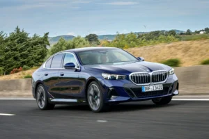 P90523013 lowRes the bmw i5 edrive40