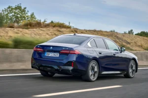 P90523030 lowRes the bmw i5 edrive40