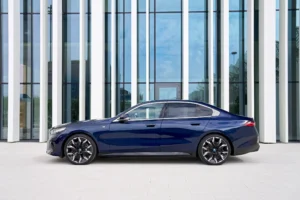 P90523038 lowRes the bmw i5 edrive40