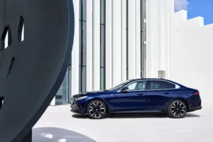 P90523040 lowRes the bmw i5 edrive40