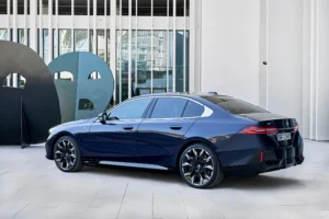P90523046 lowRes the bmw i5 edrive40