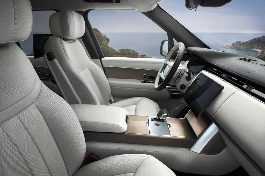 RR 24MY INTERIOR 170523 03