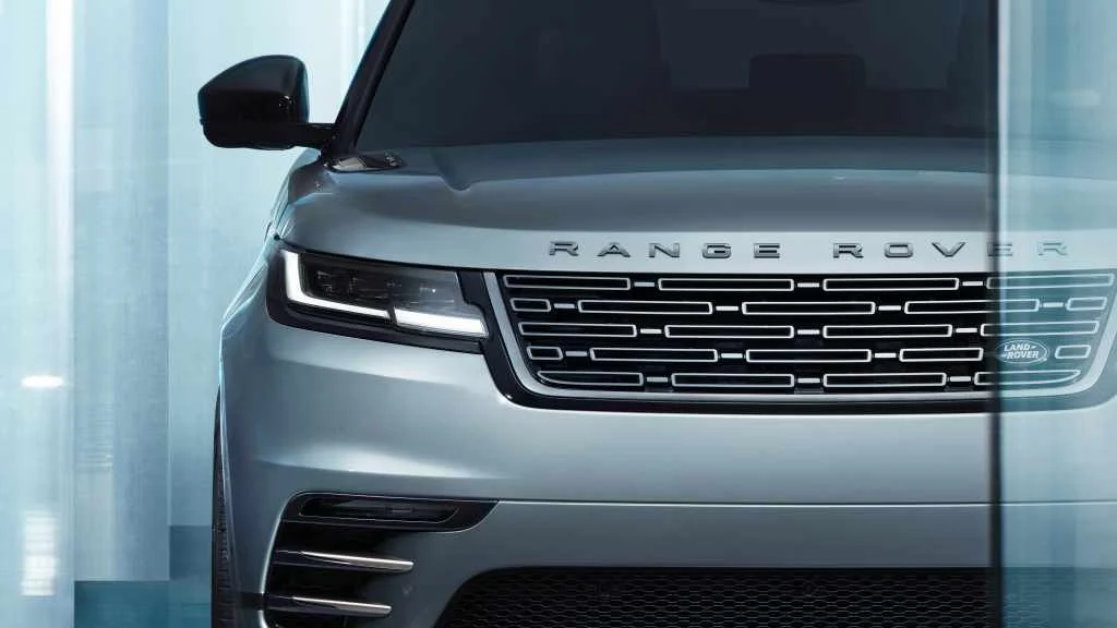 RR Velar 24MY Exterior 04 Front 010223