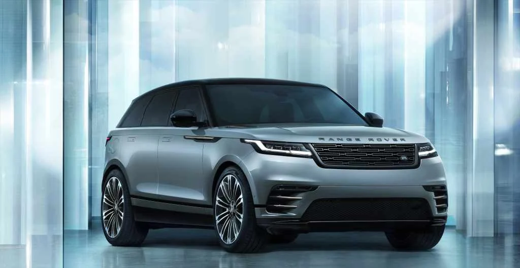 RR Velar 24MY Exterior 06 Front 3 4 010223