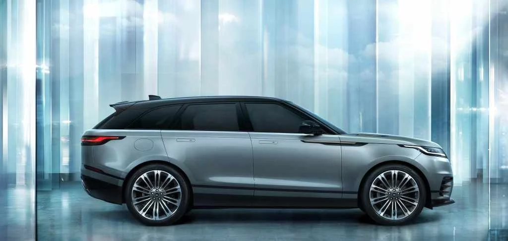 RR Velar 24MY Exterior 11 Side 010223