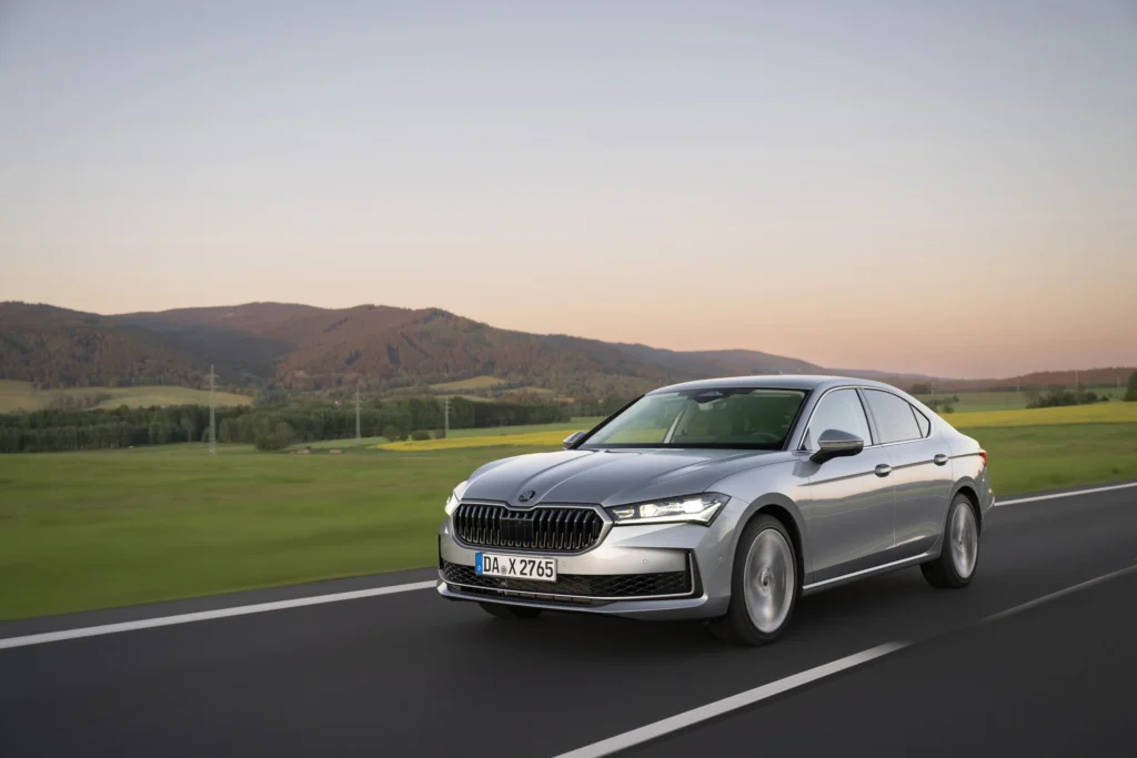Skoda Superb berline 2024 exterieur 17 jpg