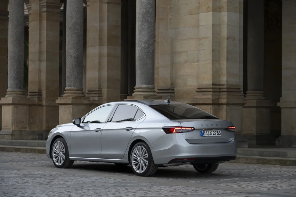 Skoda Superb berline 2024 exterieur 23 jpg