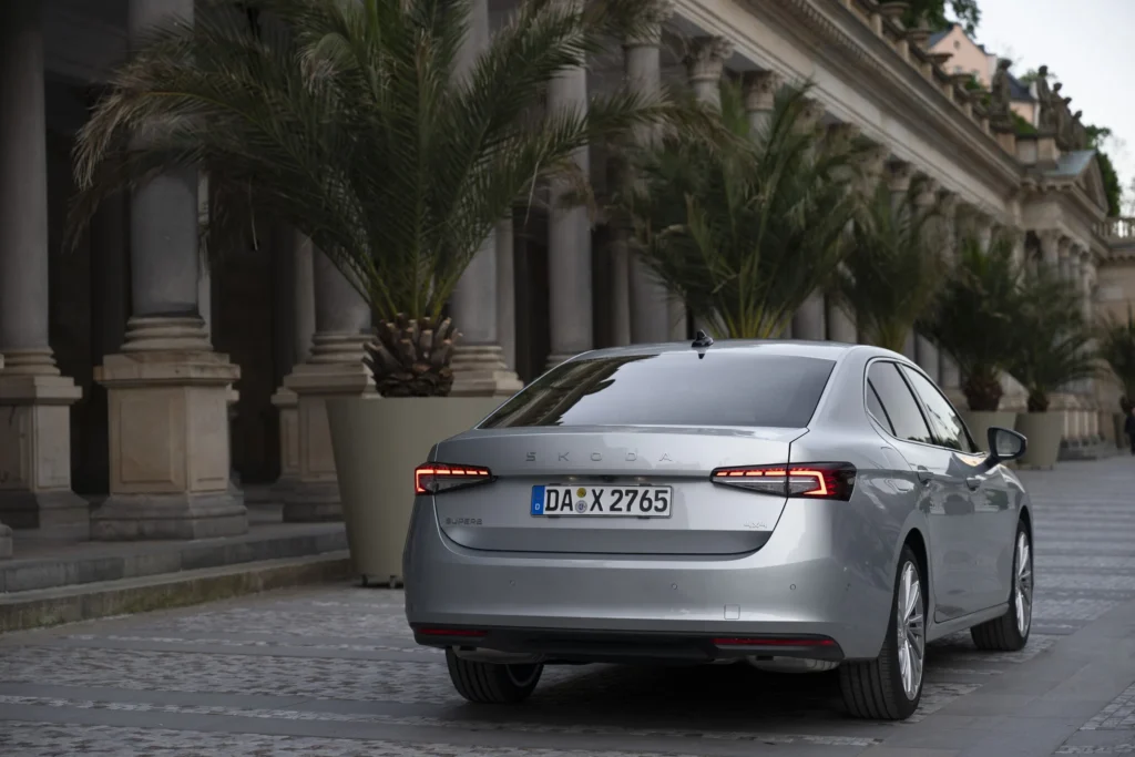 Skoda Superb berline 2024 exterieur 25 jpg