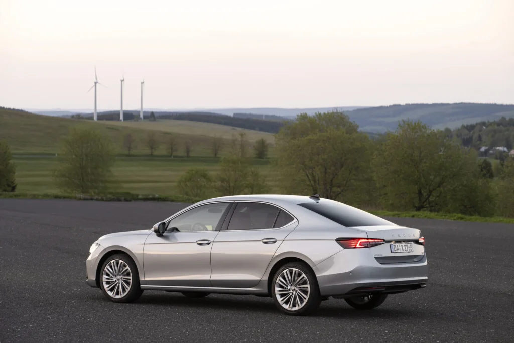 Skoda Superb berline 2024 exterieur 28 jpg