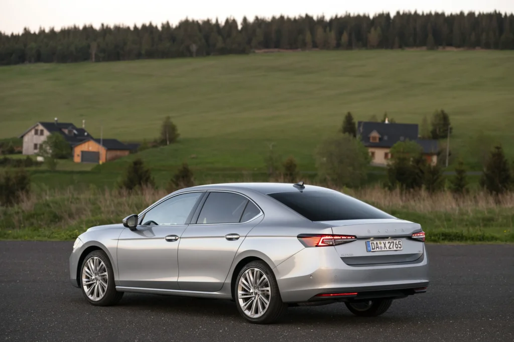 Skoda Superb berline 2024 exterieur 44 jpg
