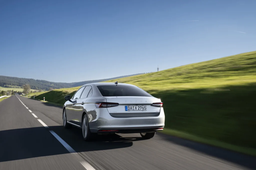 Skoda Superb berline 2024 exterieur 48 jpg