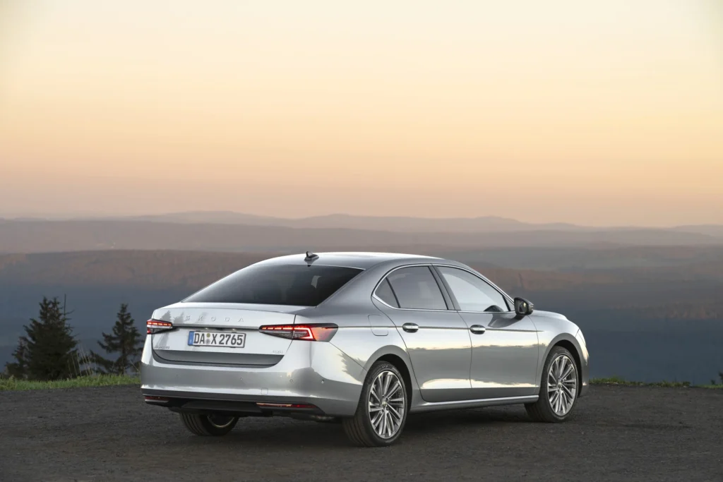 Skoda Superb berline 2024 exterieur 7 jpg