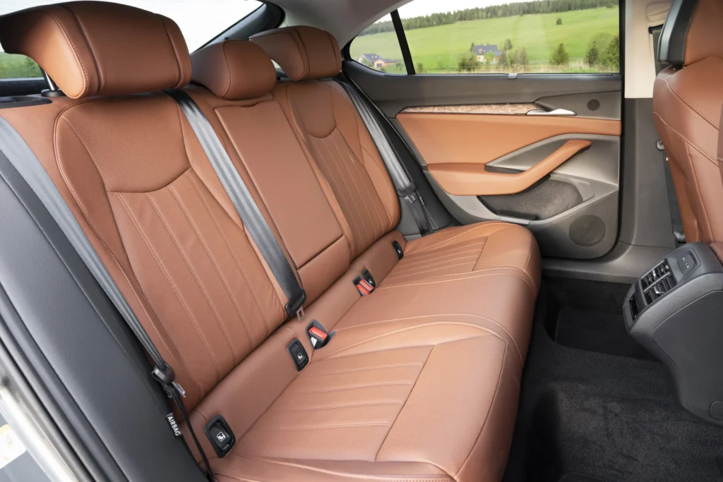 Skoda Superb berline 2024 interieur 10 jpg