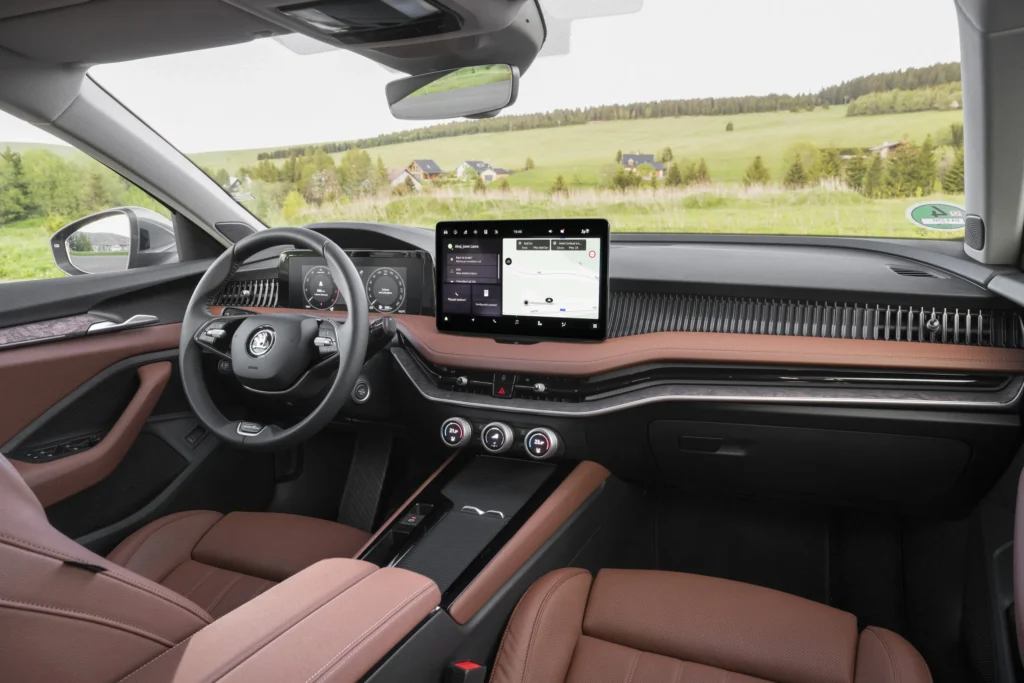 Skoda Superb berline 2024 interieur 8 jpg