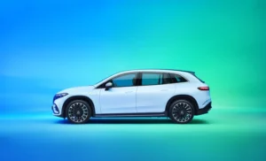 Small 41372 EQSSUV3Profile