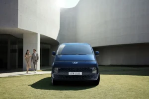 hyundai staria mpv debuts 05 wid 1024 bfc off
