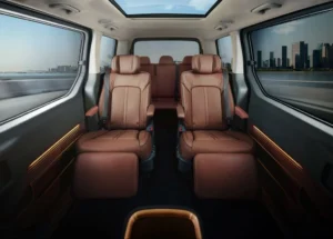 hyundai staria mpv debuts 08 wid 1024 bfc off