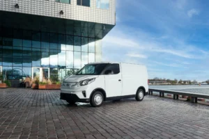 maxus edeliver3 pv wit gebouw bij water 2000x1332 car