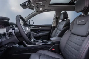 maxus euniq6 zilver cockpitview bestuurderskant 2000x1334 car web