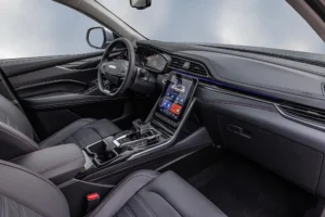 maxus euniq6 zilver cockpitview passagierskant 2000x1334 car