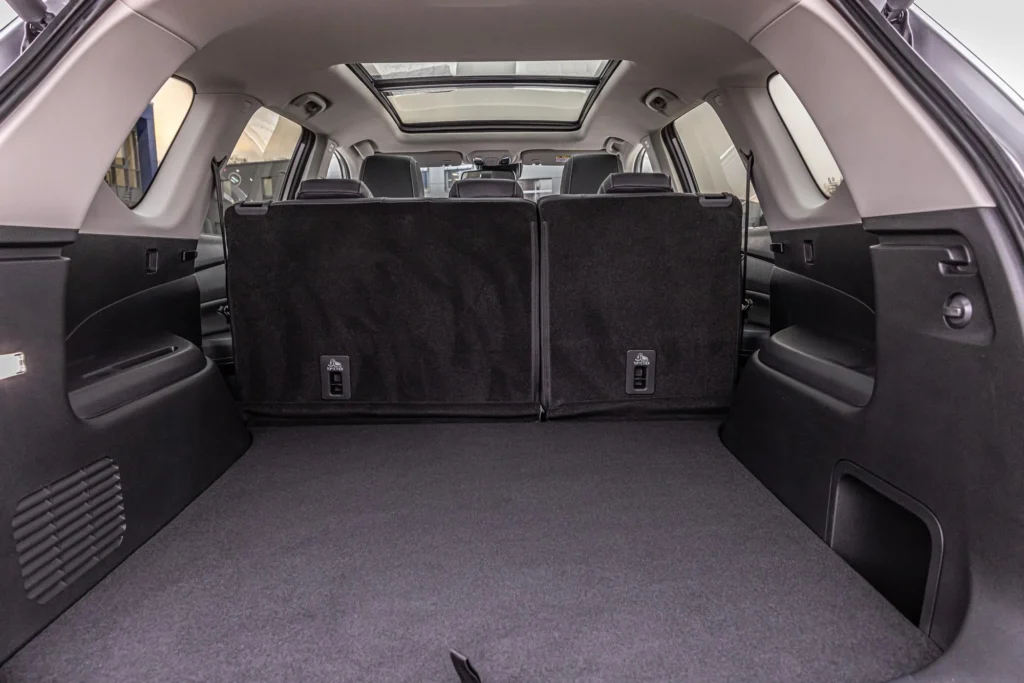 maxus euniq6 zilver kofferruimte 2000x1334 car