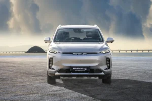 maxus euniq6 zilver vooraanzicht2 2000x1334 car