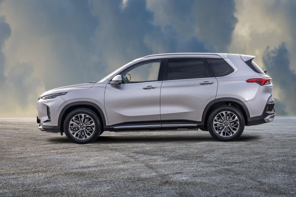 maxus euniq6 zilver zijaanzicht2 2000x1334 car web